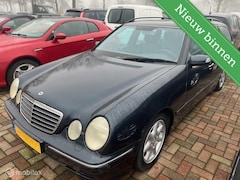 Mercedes-Benz E-klasse Combi - 240 Avantgarde Select OPKNAPPER HEEFT LANG STIL GESTAAN