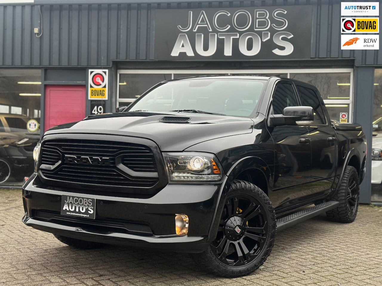 Dodge Ram 1500 - 5.7 V8 4x4 CrewCab 6'4 Laramie Black edition - AutoWereld.nl