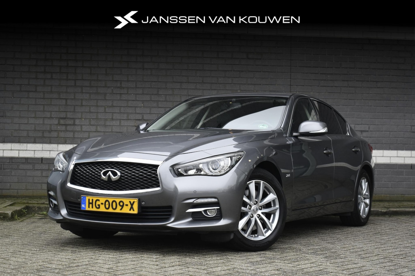 Infiniti Q50 - 2.0t Business Premium / Automaat / Leder / Stoelverwarming / Navigatie - AutoWereld.nl