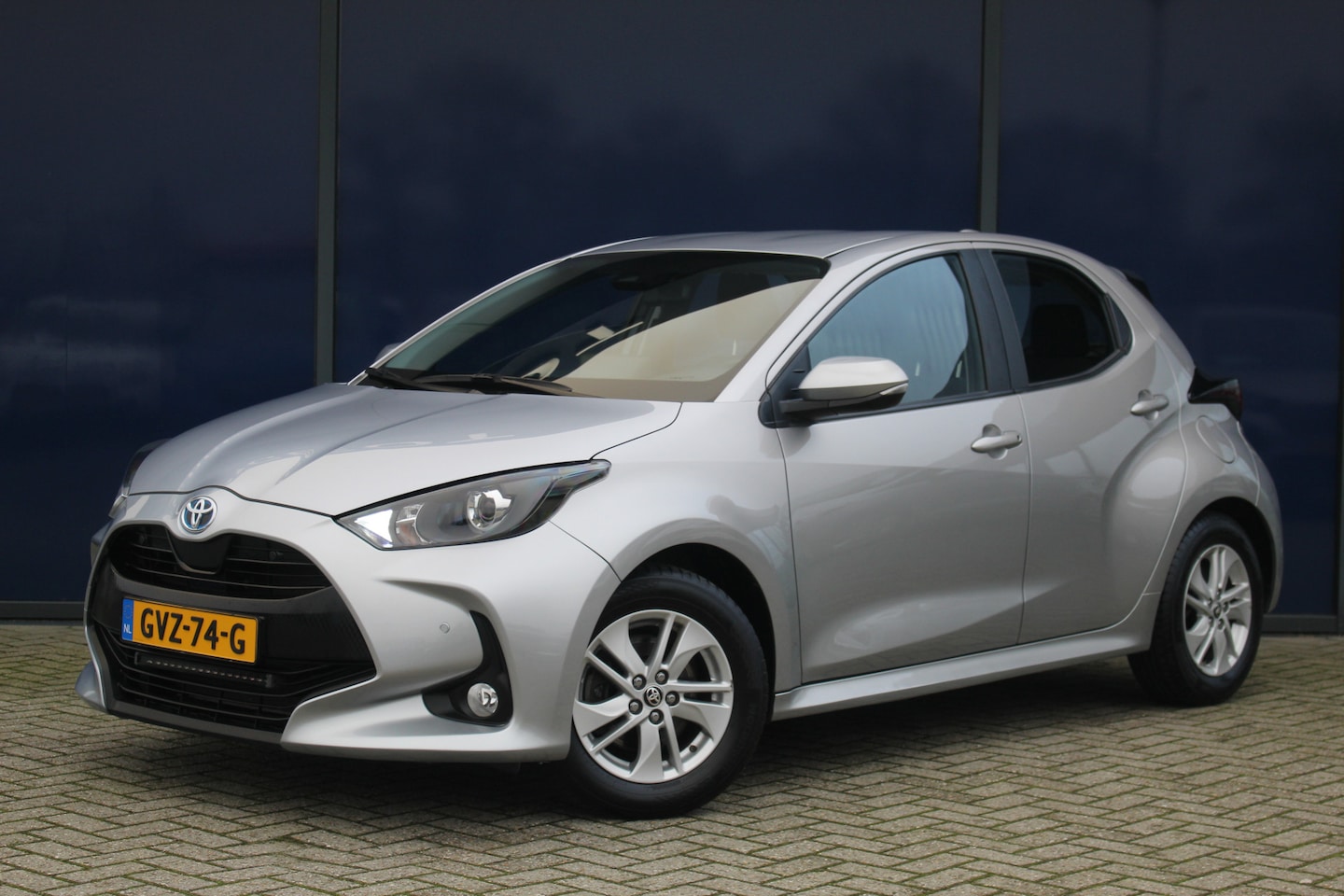 Toyota Yaris - 1.5 Hybrid Active | Stoelverwarming | Camera | Pdc V+A | Net binnen! - AutoWereld.nl