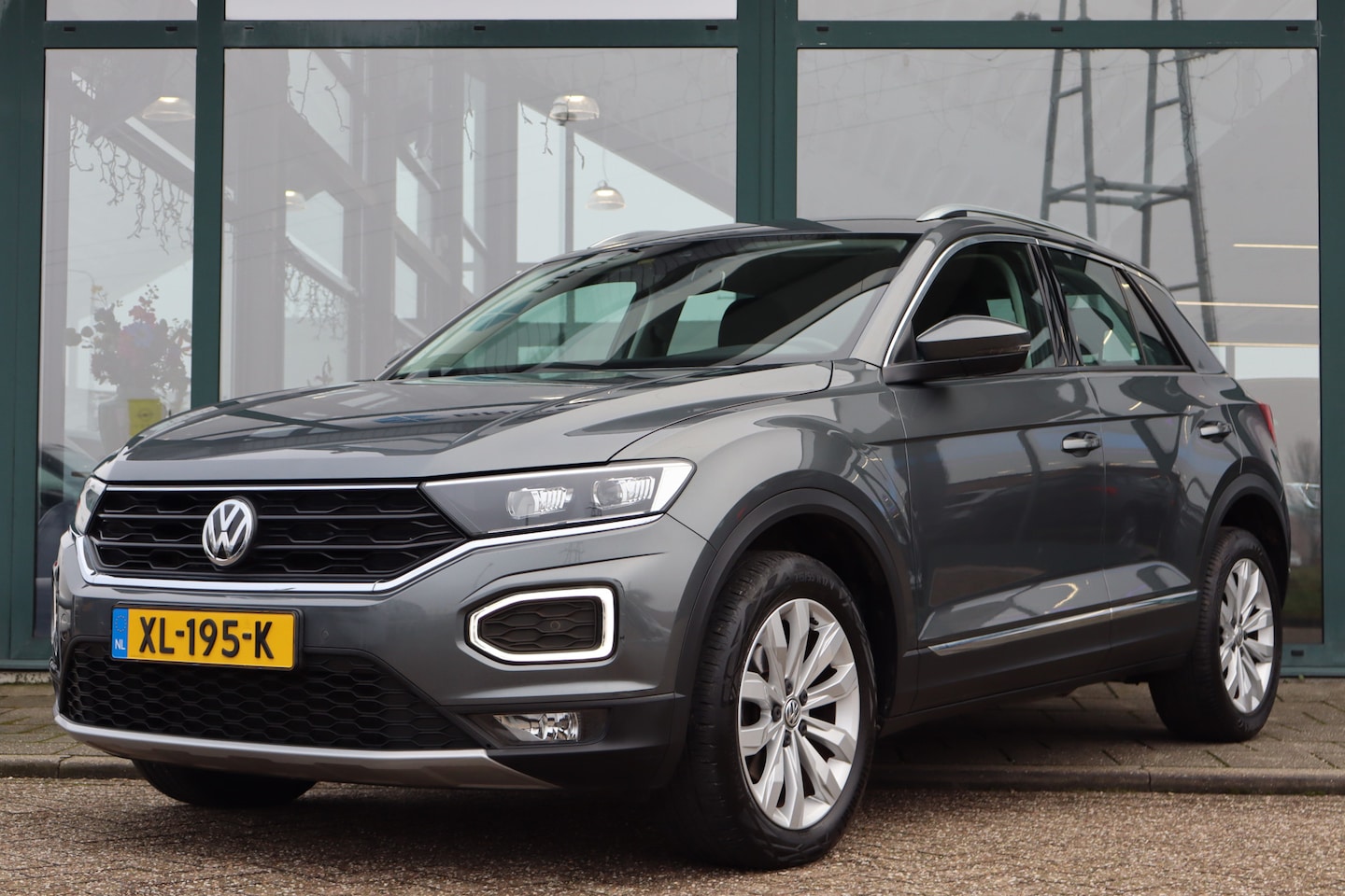 Volkswagen T-Roc - 1.5 TSI 150pk Sport | Navigatie | Achteruitrijcamera | Trekhaak | - AutoWereld.nl