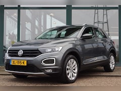 Volkswagen T-Roc - 1.5 TSI 150pk Sport | Navigatie | Achteruitrijcamera | Trekhaak |