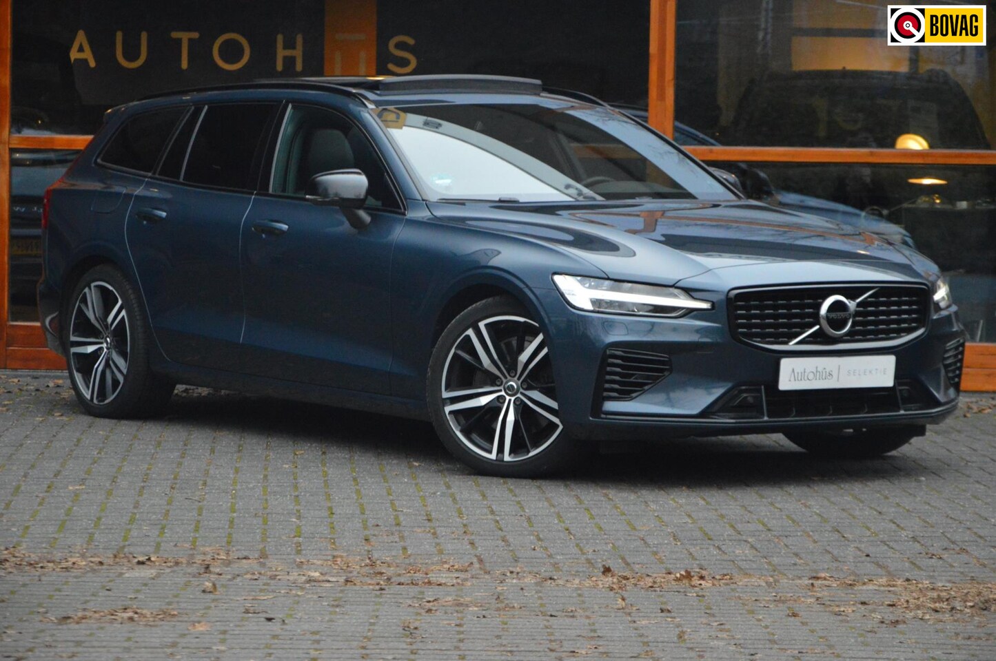 Volvo V60 - 2.0 T6 Hybride AWD R-Design | Pilot-assist | Harman/Kardon | Trekhaak 2000KG | Stuur/Stoel - AutoWereld.nl