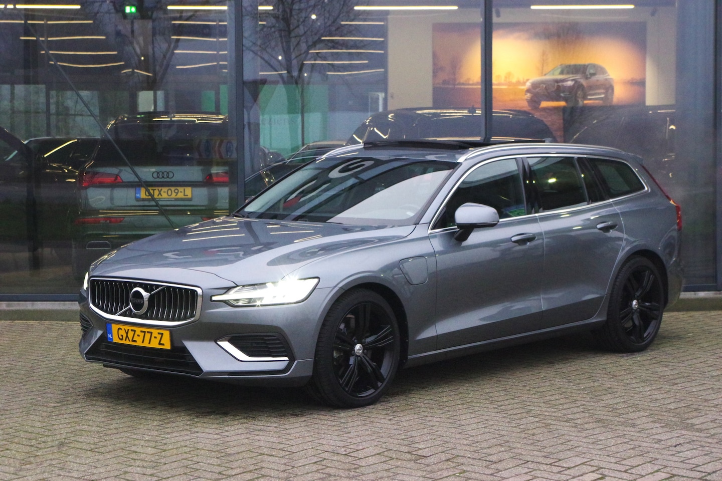 Volvo V60 - 2.0 T8 Twin Engine AWD Inscription 2.0 T8 Twin Engine 390 PK AWD Inscription, Panoramadak, Leder, Camera - AutoWereld.nl