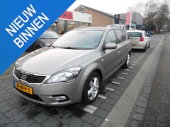 Kia Cee'd - 1.4 CVVT X-ecutive 5 deurs, airco, elektrische ramen, cruise control, navigatie, trekhaak