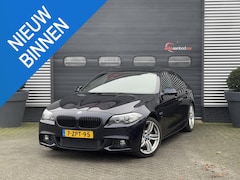 BMW 5-serie - 520i High Executive M-Sport | Panoramadak | Lederen Bekleding | Xenon | 19 Inch Lichtmetal