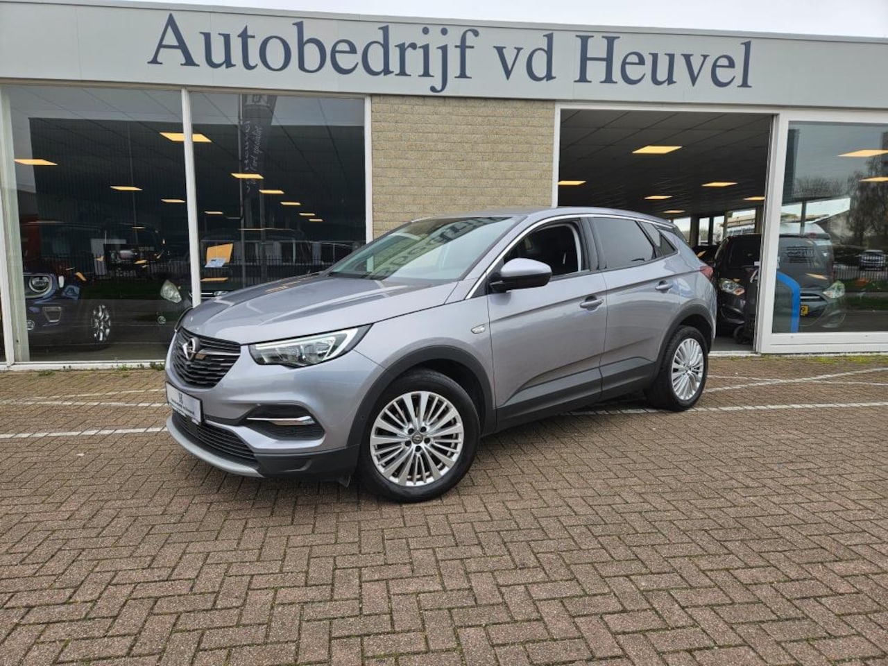 Opel Grandland X - 1.2 Turbo Automaat*Camera*Stoelverw.*Navi*LM velg*Getint glas*Rijklaar - AutoWereld.nl