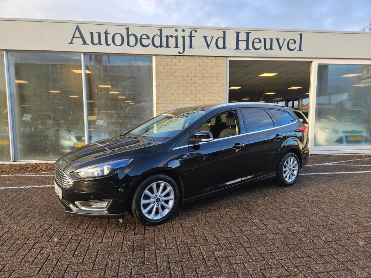 Ford Focus Wagon - 1.0 Titanium 125PK *Navi*Cruise*Climate*1 jaar garantie - AutoWereld.nl