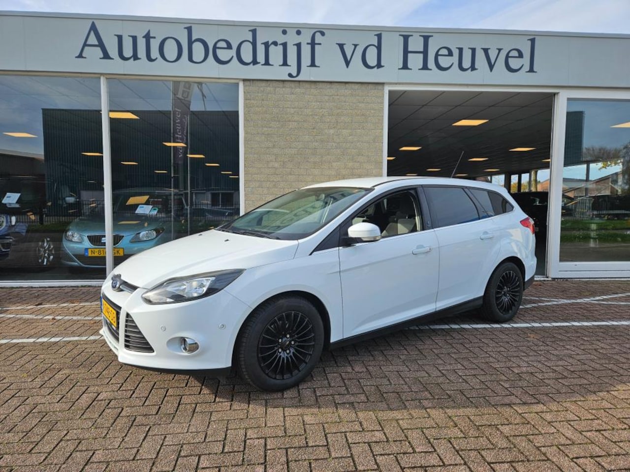 Ford Focus Wagon - 1.0 EcoBoost*PDC*Navi*Stoelverw.*125PK* Rijklaar - AutoWereld.nl