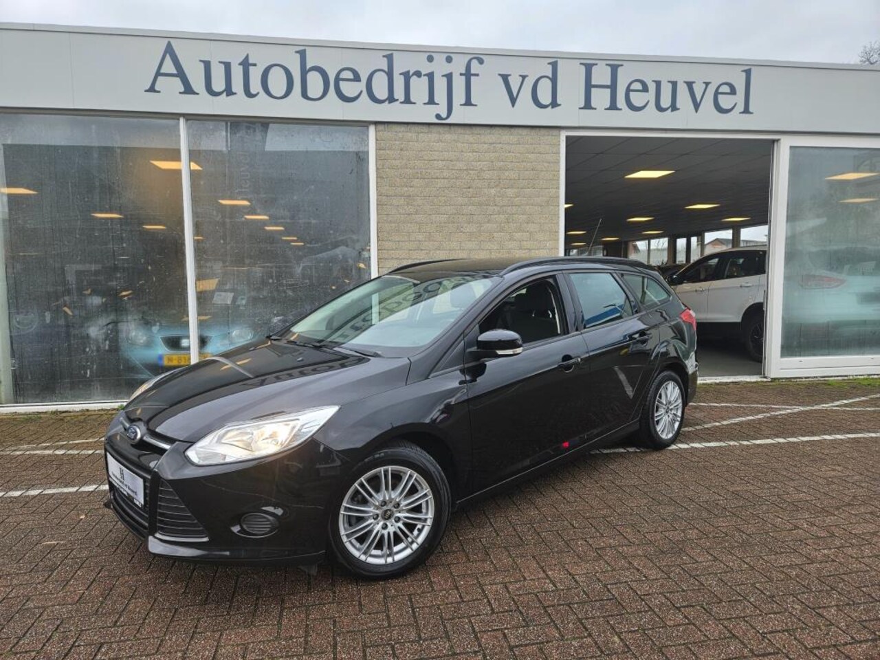 Ford Focus Wagon - 1.0 EcoBoost*Nieuwe Distributie set!!*Climate controle * Stoelverw.* Rijklaar*125PK - AutoWereld.nl