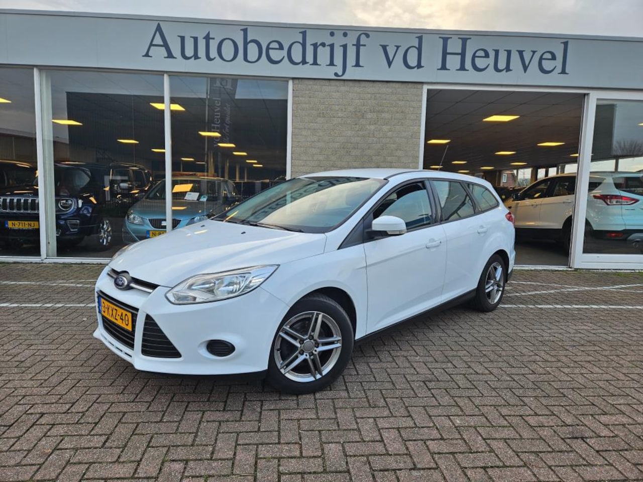 Ford Focus Wagon - 1.0 EcoBoost *Nieuwe Distributie set *Navi*Trekhaak*Rijklaar* - AutoWereld.nl