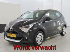 Toyota Aygo - 1.0 VVT-i x-play Airco, Camera, NL/NAP