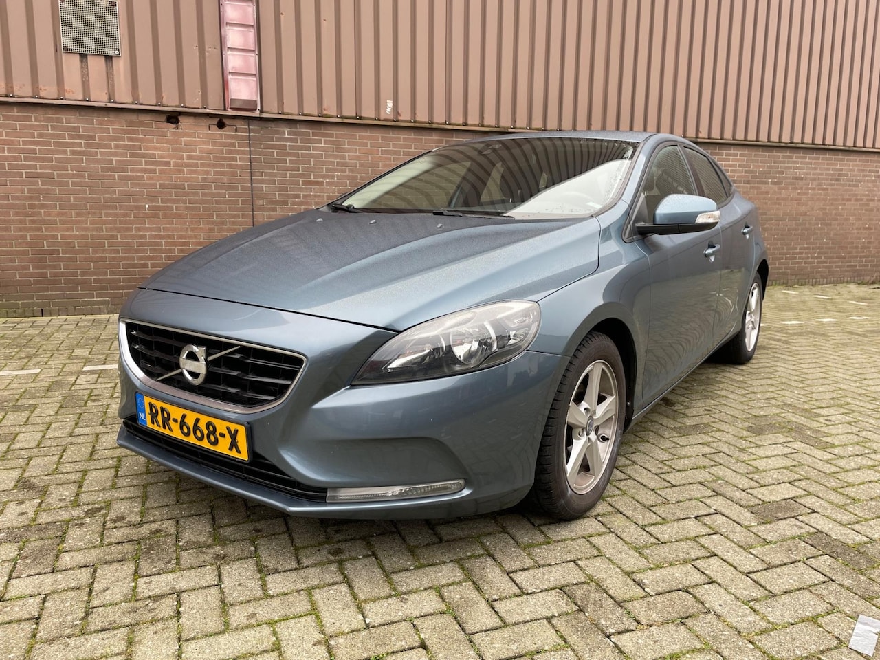 Volvo V40 - 1.6 D2 Summum Navi Trekhaak Airco Cruise Control - AutoWereld.nl