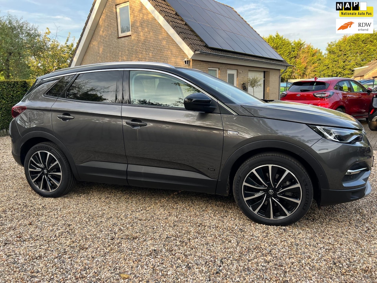 Opel Grandland X - 1.6 Turbo Hybrid Ultimate Automaat & Vol Leder & Navigatie - AutoWereld.nl