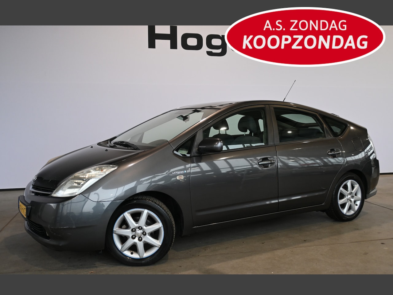 Toyota Prius - 1.5 VVT-i Tech Edition Navigatie Goed Onderhouden! Gebruikerssporen! Inruil Mogelijk! - AutoWereld.nl