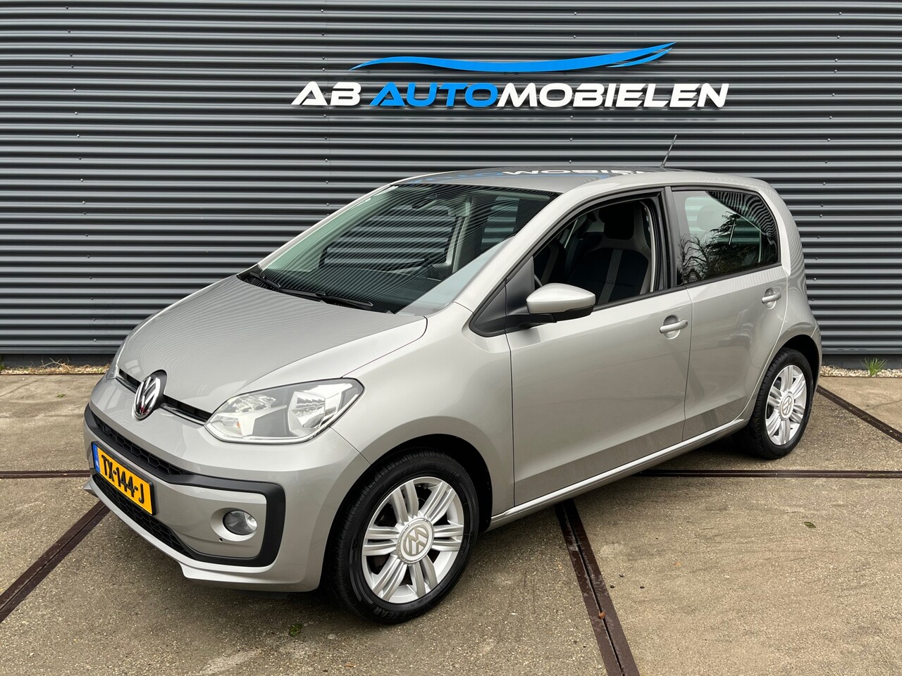 Volkswagen Up! - 1.0 BMT high up! PDC/ CRUISE/ CAMERA - AutoWereld.nl