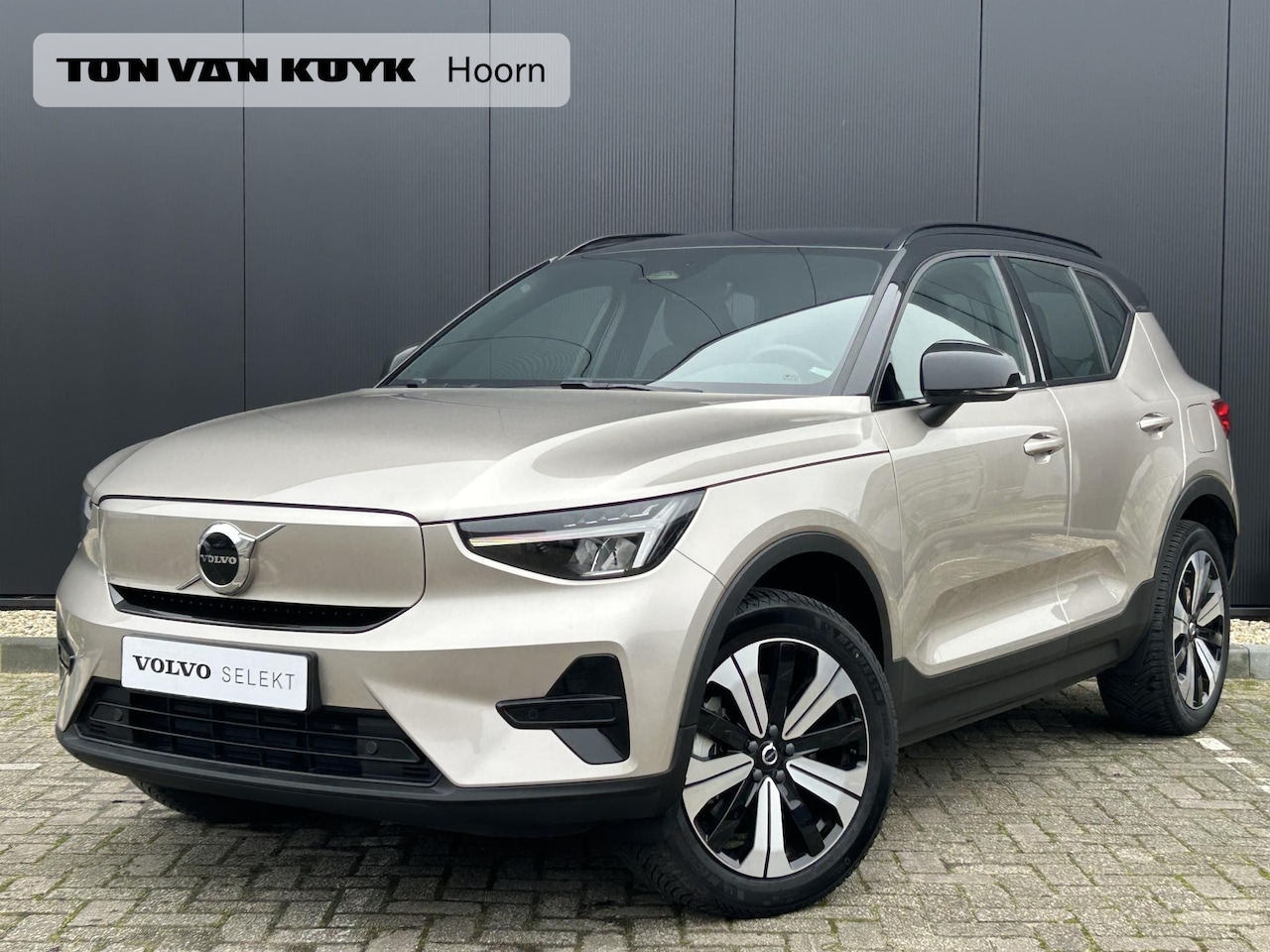 Volvo XC40 - Recharge Core 70 kWh / Camera / 19 inch Allseason / Parkeerverwarming / - AutoWereld.nl