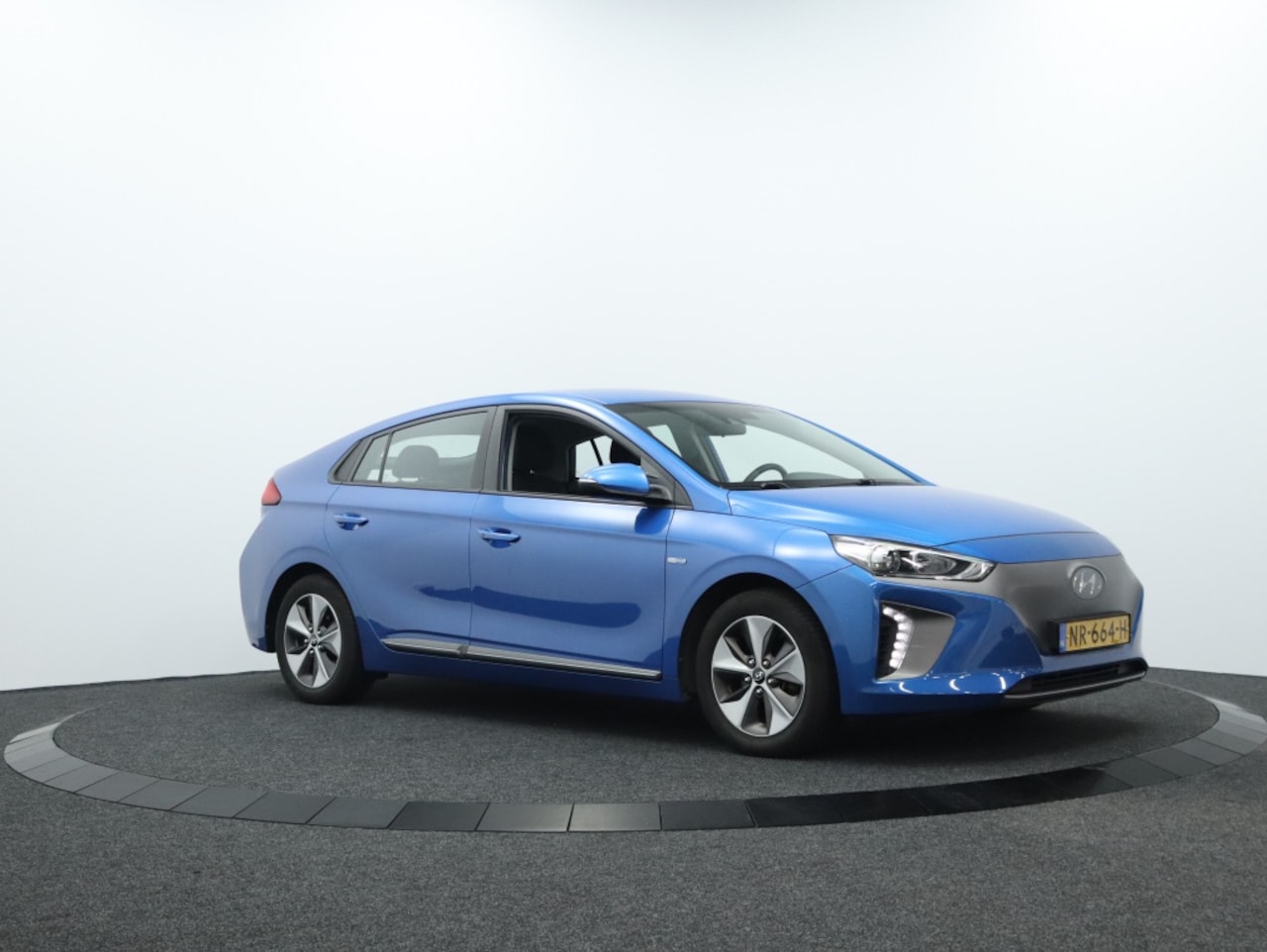 Hyundai IONIQ - Comfort EV 28 kWh 2.000,- Subsidie | Trekhaak | Camera | Navigat - AutoWereld.nl