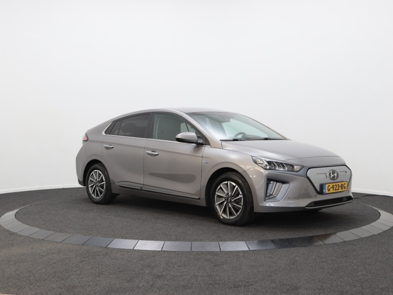 Hyundai IONIQ - Premium EV 38 kWh | DAB | Carplay | Cruise Control | Airco | - AutoWereld.nl