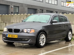 BMW 1-serie - 118i | High Executive | Airco | Parkeersensoren | Trekhaak | Dealeronderhouden