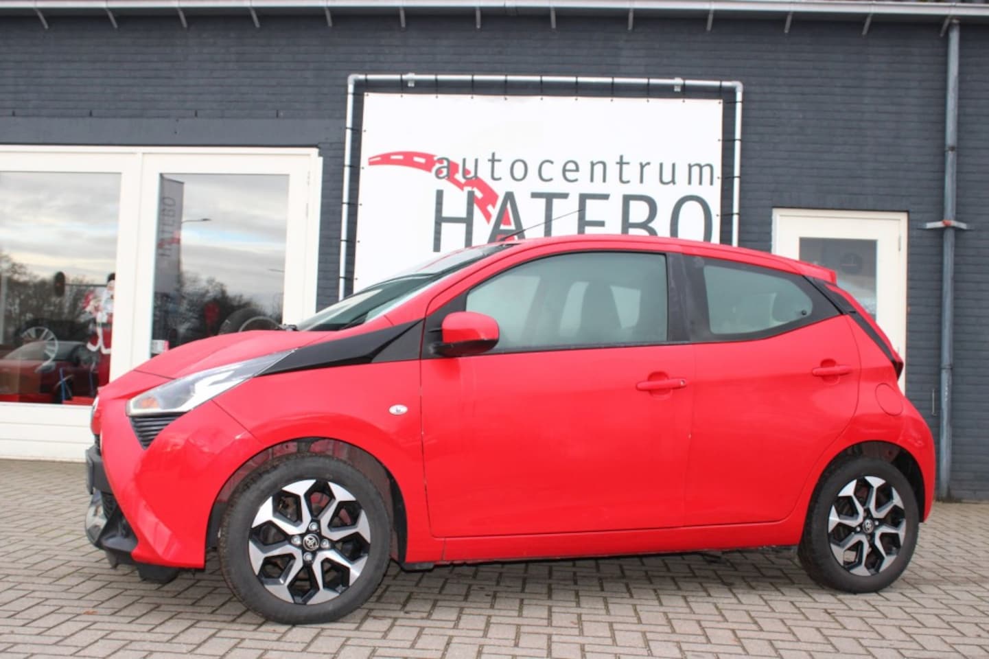 Toyota Aygo - 1.0 VVT-I X-PLAY Climate Camera Bluetooth  Apple Car LM 16 - AutoWereld.nl