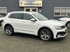 Volkswagen Tiguan - 2.0 TSi DSG 4Motion Highline Business R-Line | EL. TREKHAAK | STANDKACHEL | PANORAMADAK |