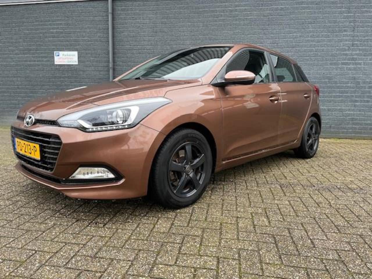 Hyundai i20 - 1.0 T-GDI Comfort airco cruis navi elk ramen - AutoWereld.nl