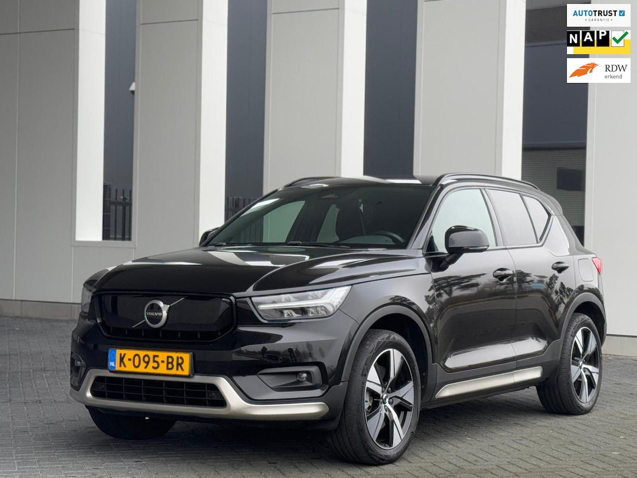 Volvo XC40 - Recharge P8 AWD R-Design Recharge P8 AWD 408 pk R-Design, eerste eigenaar, nederlandse auto met nationale auto pas - AutoWereld.nl