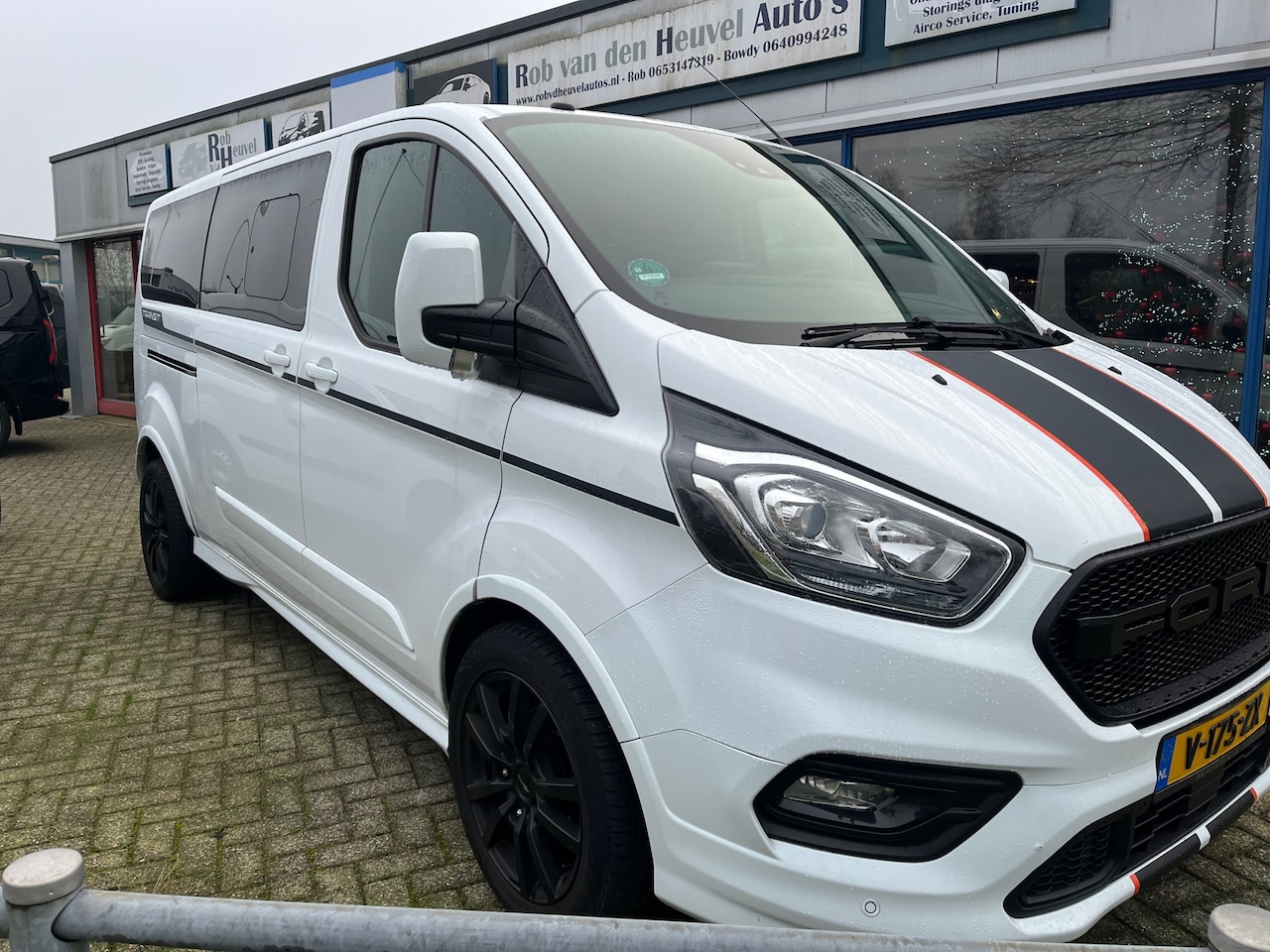 Ford Transit Custom - 310 2.0 TDCI 185 PK SPORT DC L2H1 ALLE OPTIES - AutoWereld.nl