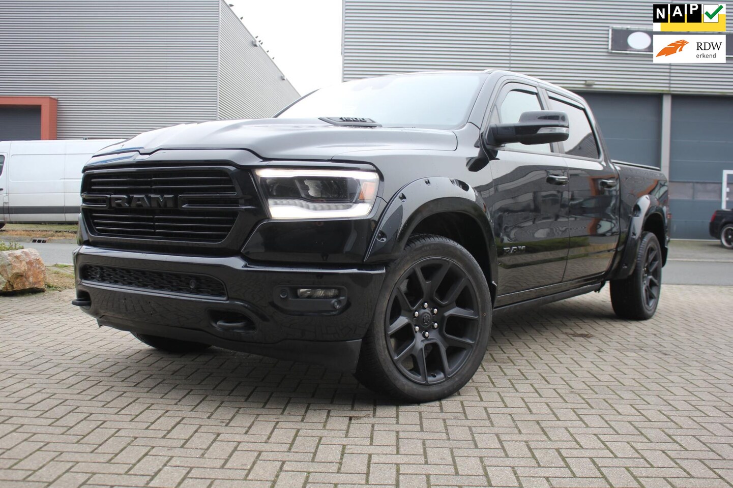 Dodge Ram 1500 - Larami Black Edition 5.7 V8 4x4 Crew Cab LPG onderbouw - AutoWereld.nl