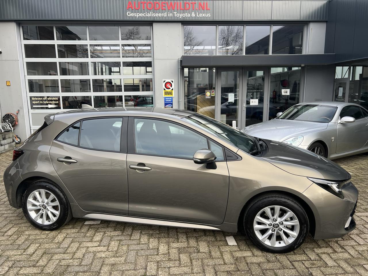 Toyota Corolla - 1.8 Hybrid Active 5-dr A/T + FABRIEKSGARANTIE - AutoWereld.nl