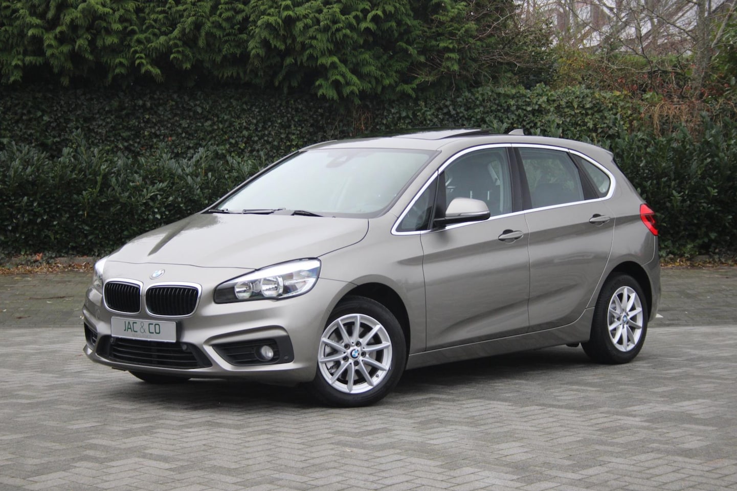 BMW 2-serie Active Tourer - 218i Essential 136-pk Automaat - AutoWereld.nl