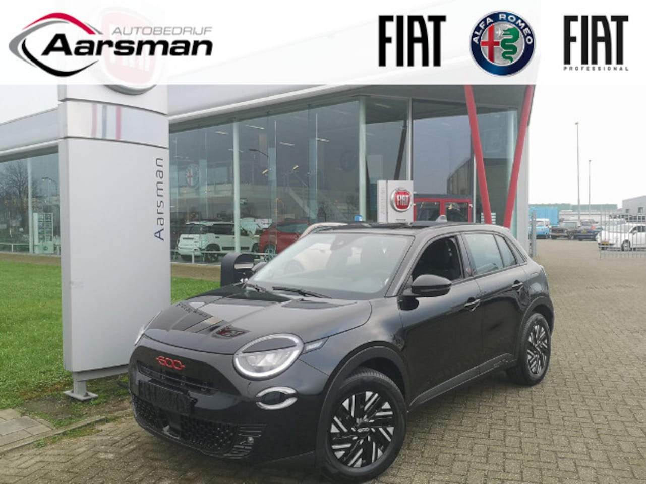 Fiat 600e - RED 54 kWh | LED | Carplay | Parkeersensoren | Clima - AutoWereld.nl