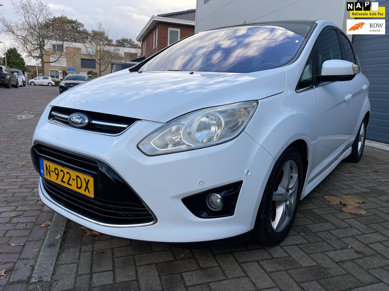 Ford C-Max - 1.6 EcoBoost Titanium/Pano/Camera/Navi/Stoel verw./Cruise-c/Climate-c/PDC/Keyless entry - AutoWereld.nl