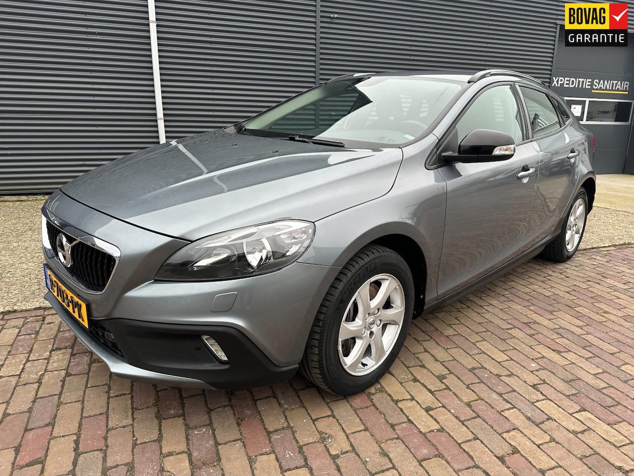 Volvo V40 Cross Country - 2.0 T3 Momentum 2.0 T3 Momentum - AutoWereld.nl