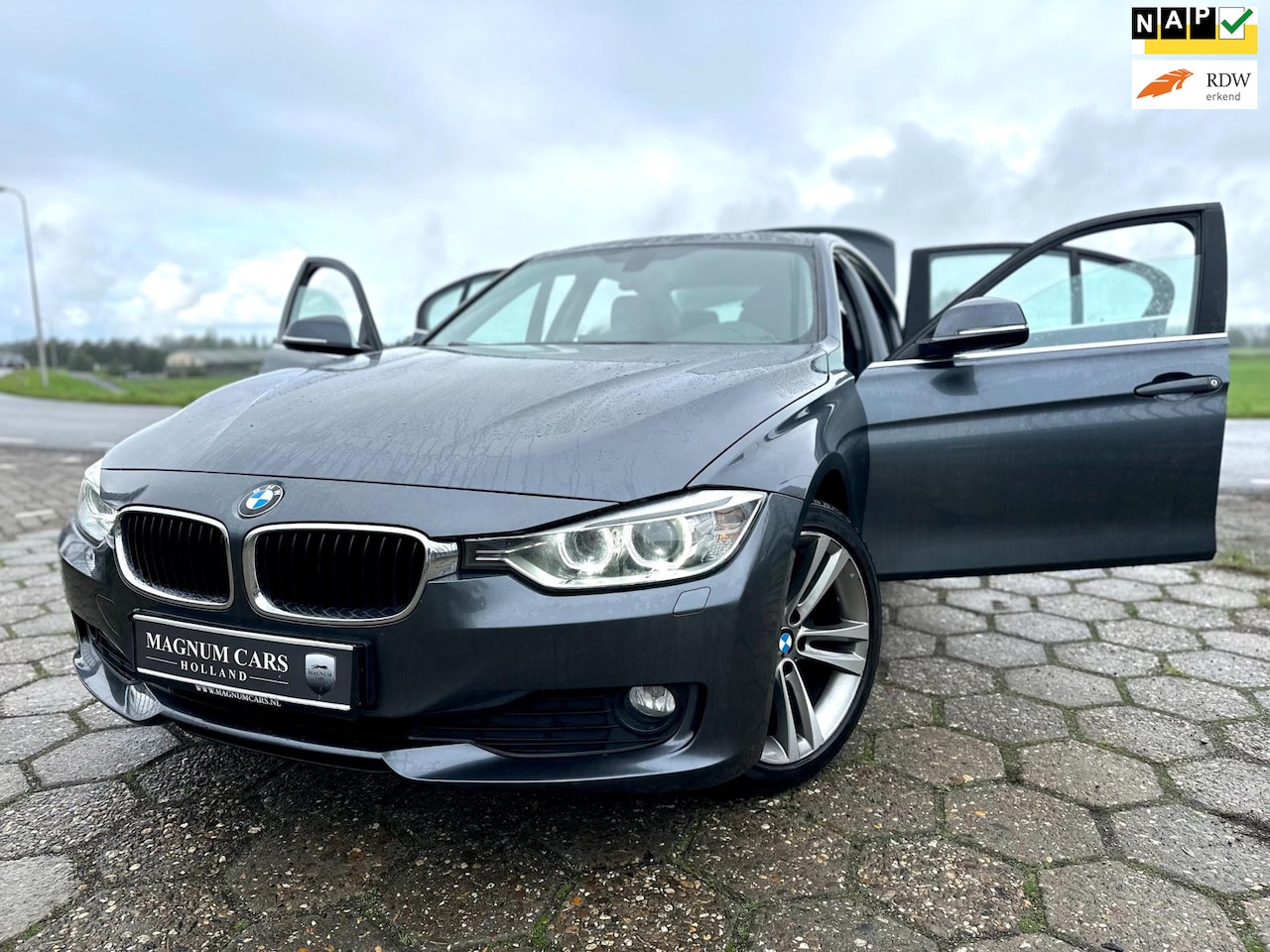 BMW 3-serie - 320i HIGH EXECUTIVE 5D NAP AUTOMAAT XENON NAVI VELGEN - AutoWereld.nl