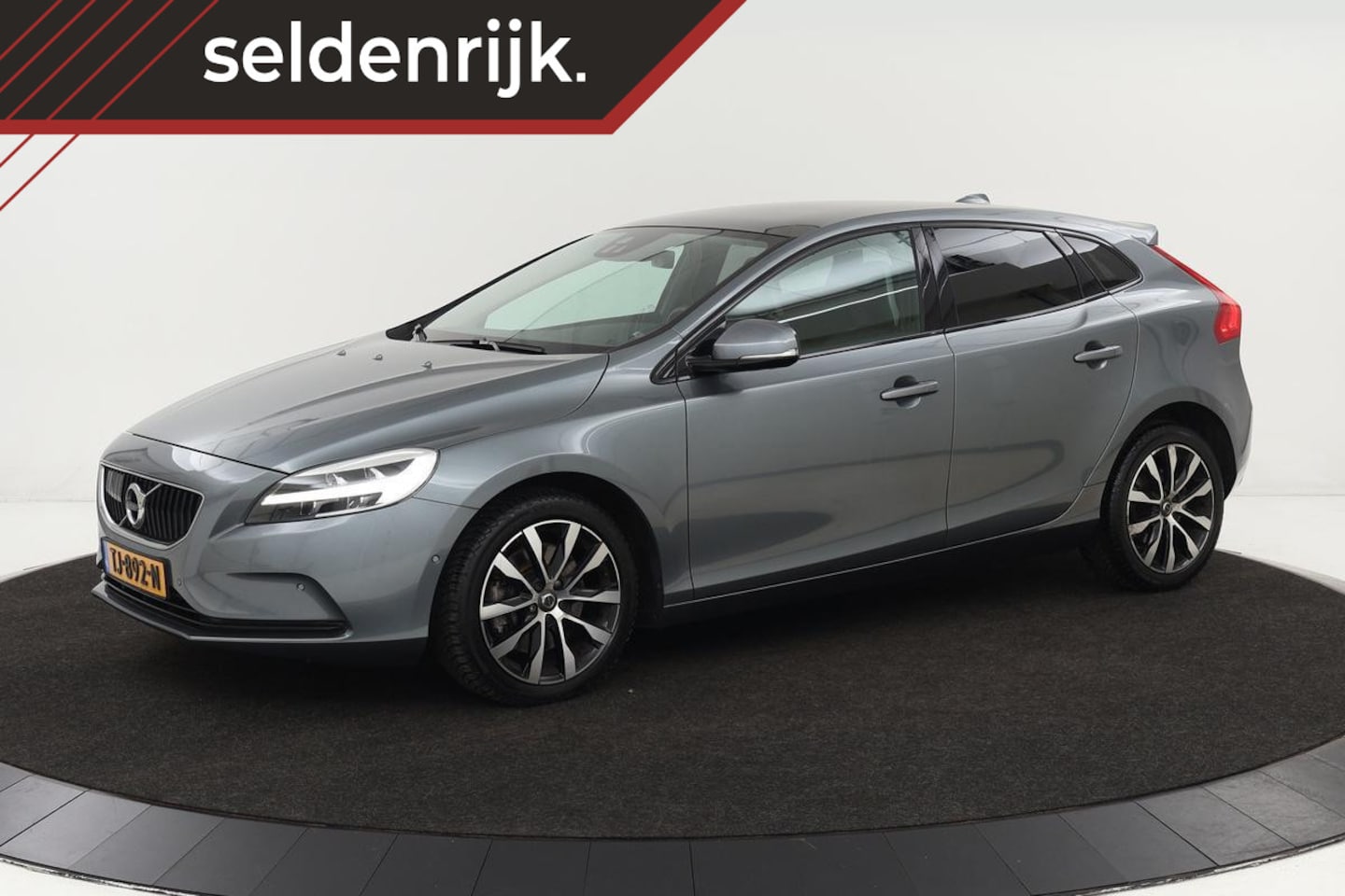 Volvo V40 - 1.5 T3 Dynamic Edition | Panoramadak | Adaptive cruise | Stoelverwarming | Park Assist | F - AutoWereld.nl