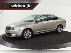 Skoda Octavia - 1.0 TSI Ambition | Stoelverwarming | Trekhaak | Navigatie | Climate control | Half leder |