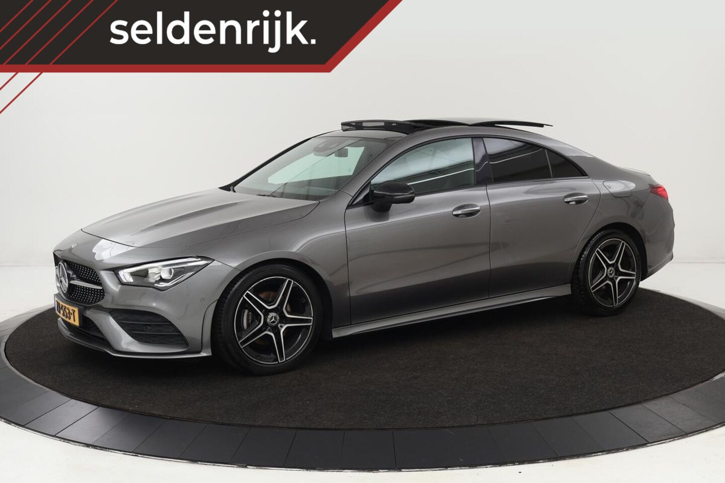 Mercedes-Benz CLA-Klasse - 180 AMG | Panoramadak | Stoelverwarming | Camera | Sfeerverlichting | Half leder | Navigat - AutoWereld.nl