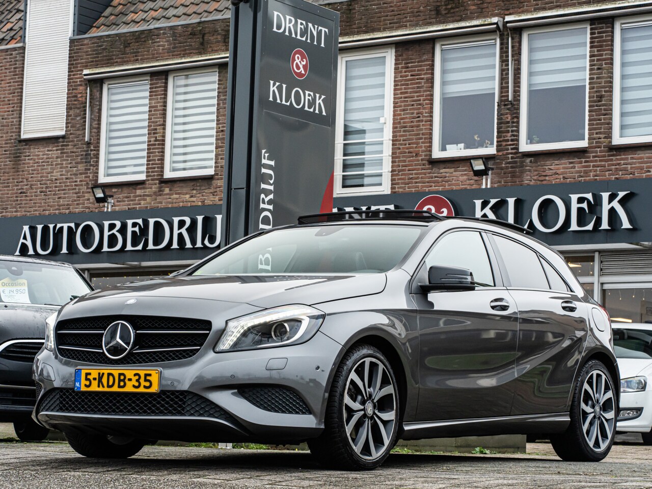 Mercedes-Benz A-klasse - 180 Ambition ORG NL PANO XENON NAVI CRUISE NIGHT PAKKET TREKHAAK 166000KM!! - AutoWereld.nl