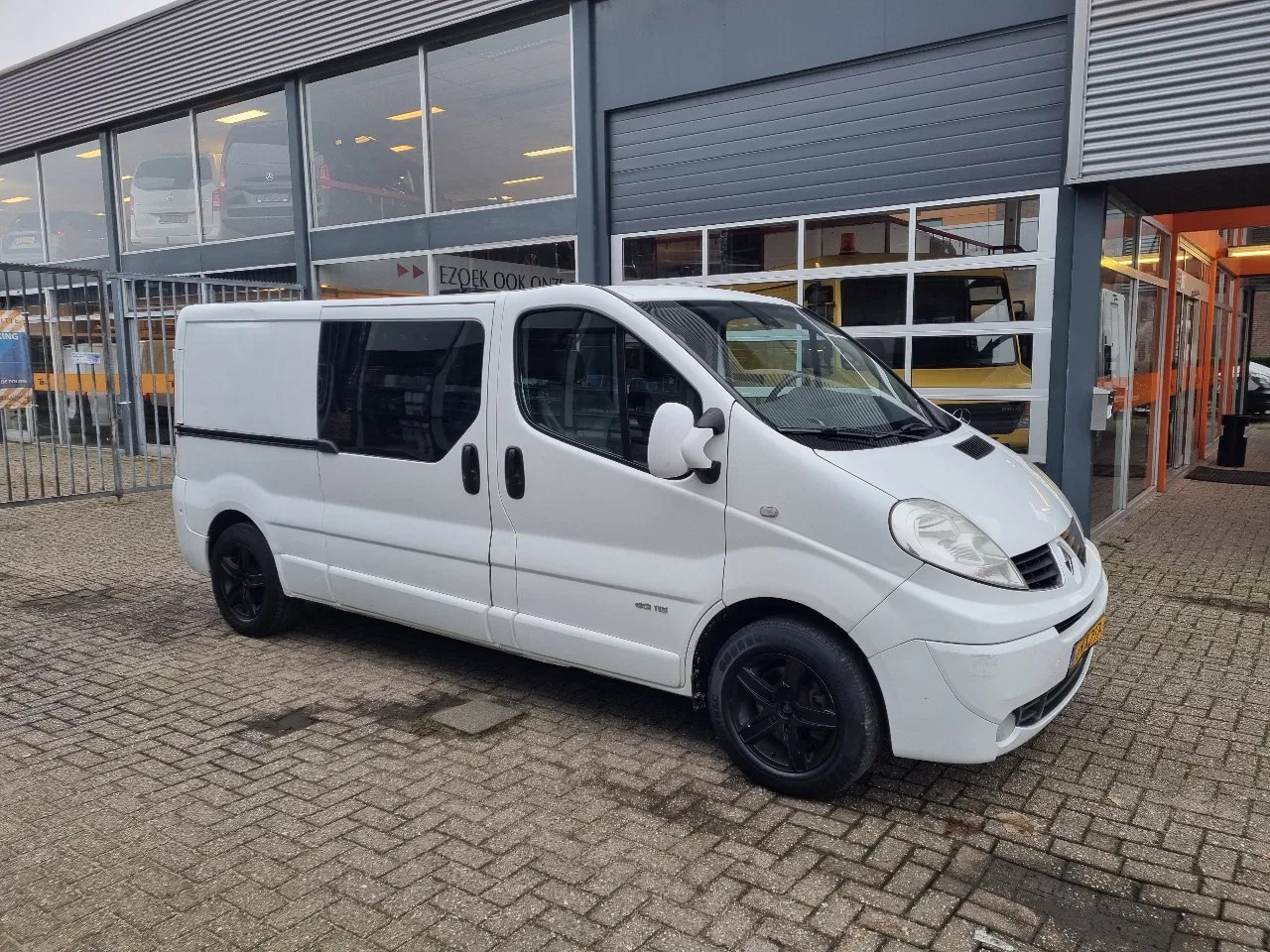 Renault Trafic - 2.0 DCI 115 PK L2 DC Doka Automaat Euro 5 - AutoWereld.nl