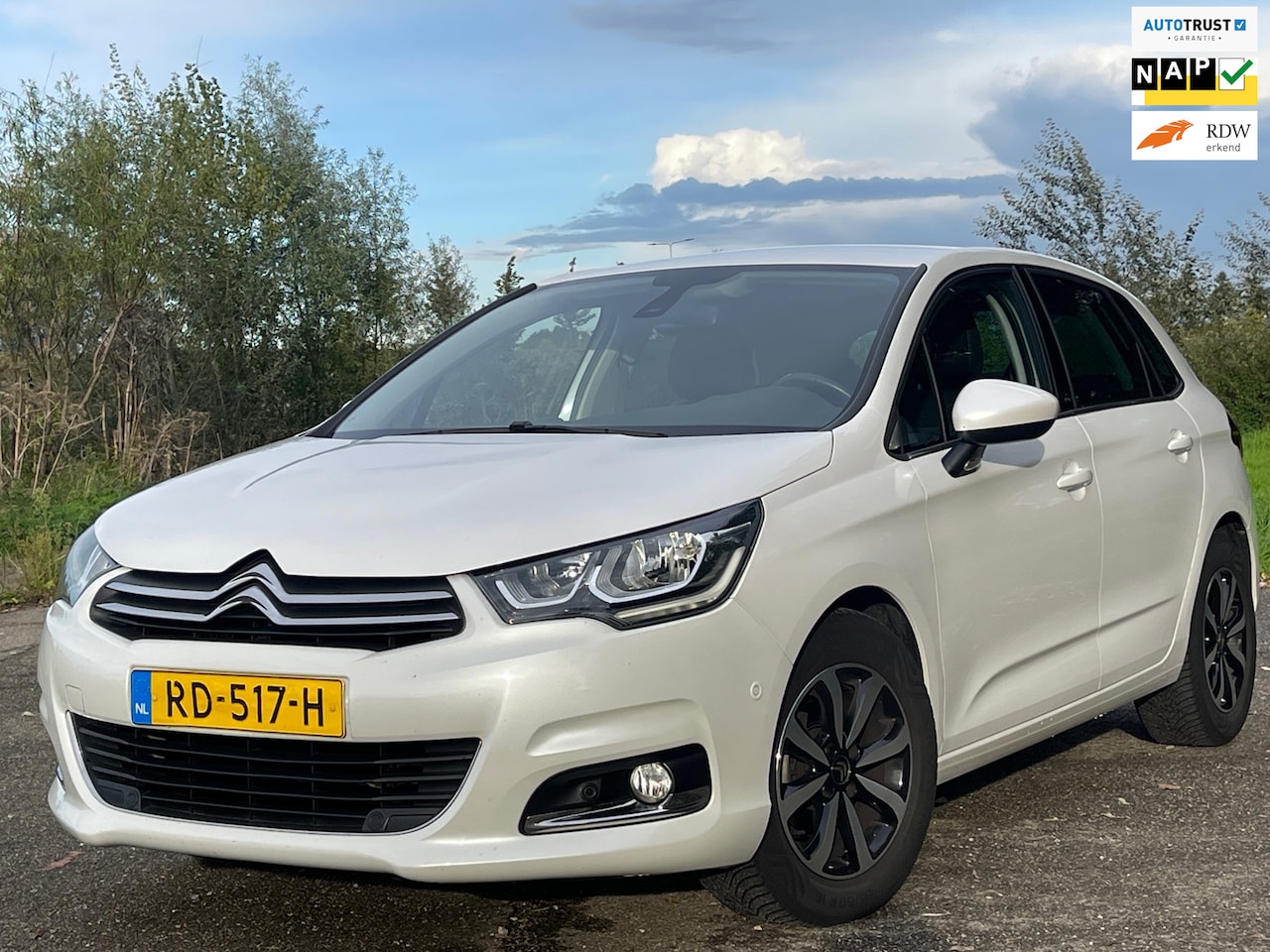 Citroën C4 - I Carplay I Automaat I Parkeersensor voor plus Achter I - AutoWereld.nl