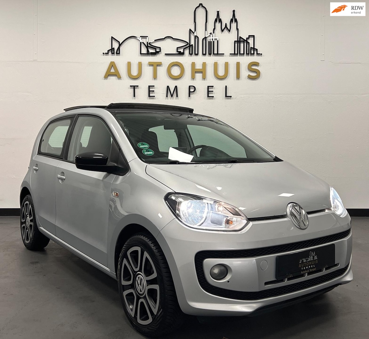 Volkswagen Up! - 1.0 high up! Cup up Airco Pano Stoelverwarming 5Drs Lm Velgen - AutoWereld.nl