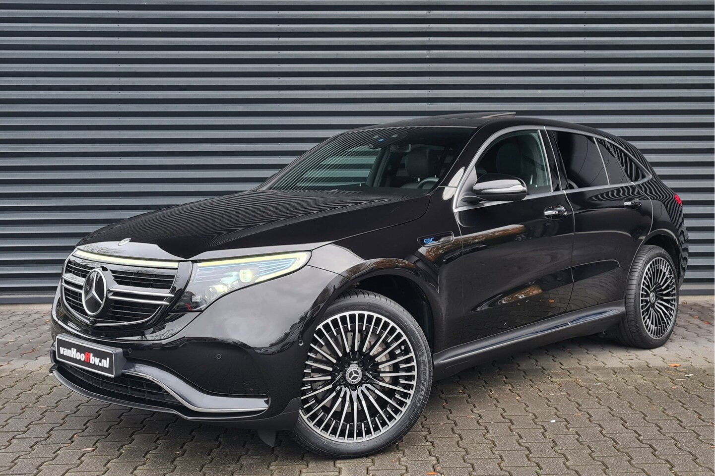 Mercedes-Benz EQC - 400 4MATIC AMG-Line - 21 inch - schuifdak - AutoWereld.nl