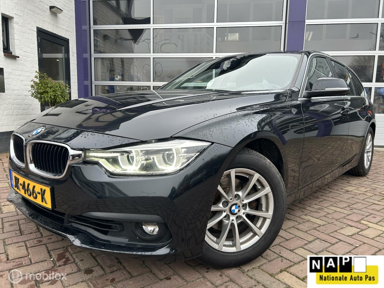 BMW 3-serie Touring - 320i * AUTOMAAT * High Exe * TREKHAAK * - AutoWereld.nl