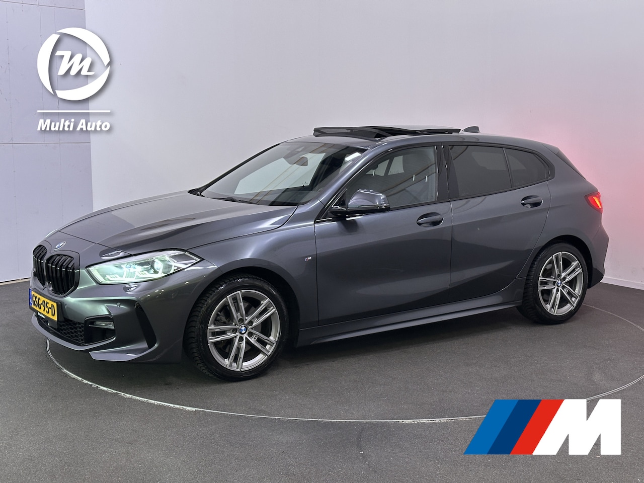 BMW 1-serie - 118i M Sport Automaat | Panodak | Sportstoelen Verwarmd | Apple Carplay | 17"L.M | LED Kop - AutoWereld.nl