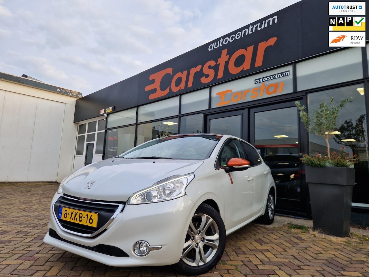 Peugeot 208 - 1.2 e-VTi Roland Garros|Pano|Navi|Leer|Stoelverwarming - AutoWereld.nl