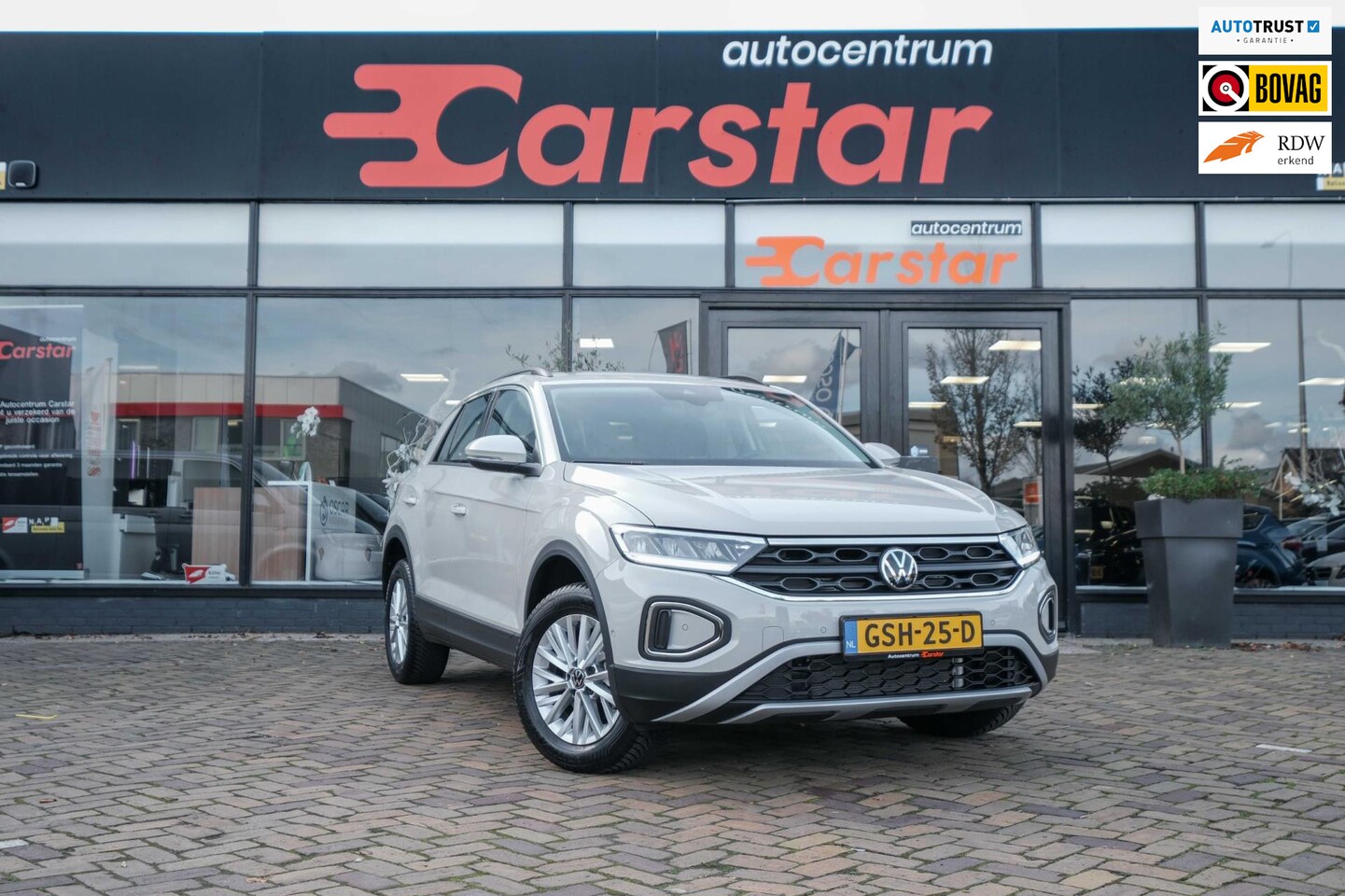 Volkswagen T-Roc - 1.5 TSI Life Business|Virtual|Car-Play|Trekhaak - AutoWereld.nl