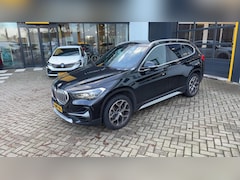 BMW X1 - sDrive20i Business Edition Plus | AUTOMAAT | Navigatie | Sportstoelen | Panoramisch dak |