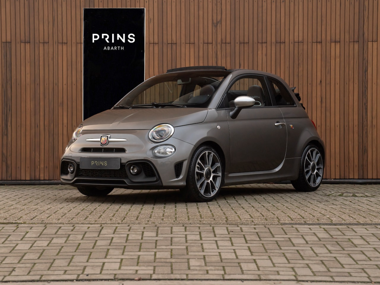 Abarth 595 - C Turismo | Automaat | Diamond-stitching | CarPlay - AutoWereld.nl